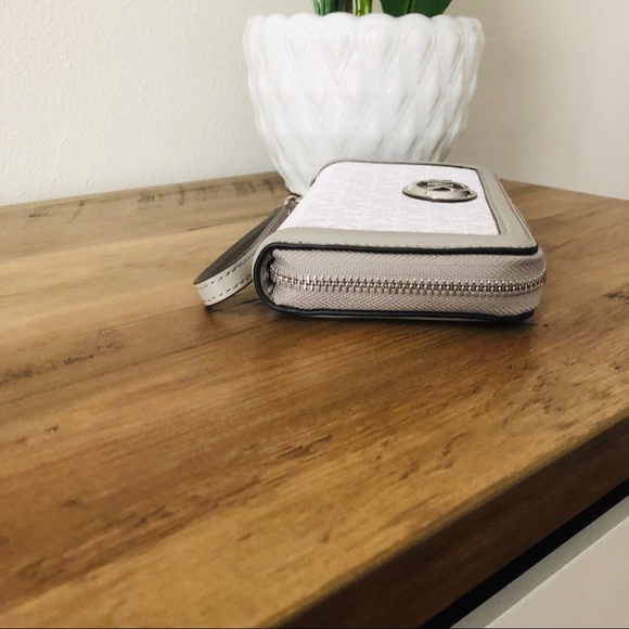 Michael kors Fulton Large Multifunction Wallet NWT - Picture 6 of 6